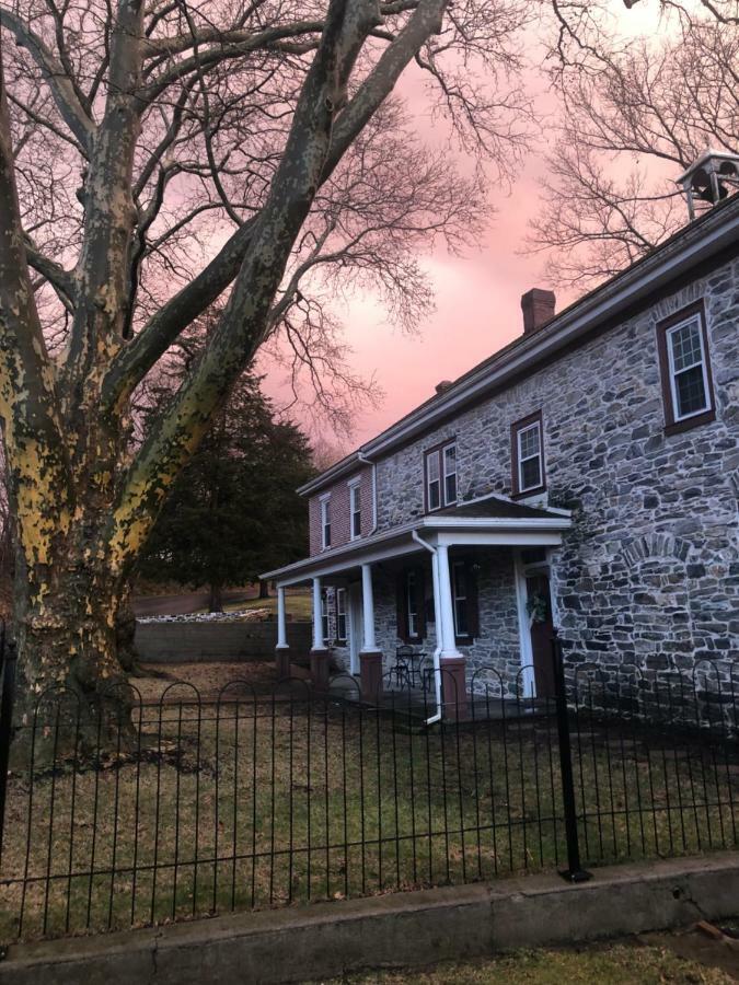 The Avenue And Gallery Bed and breakfast
