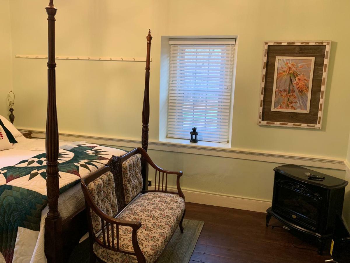 The Avenue And Gallery Bed and breakfast